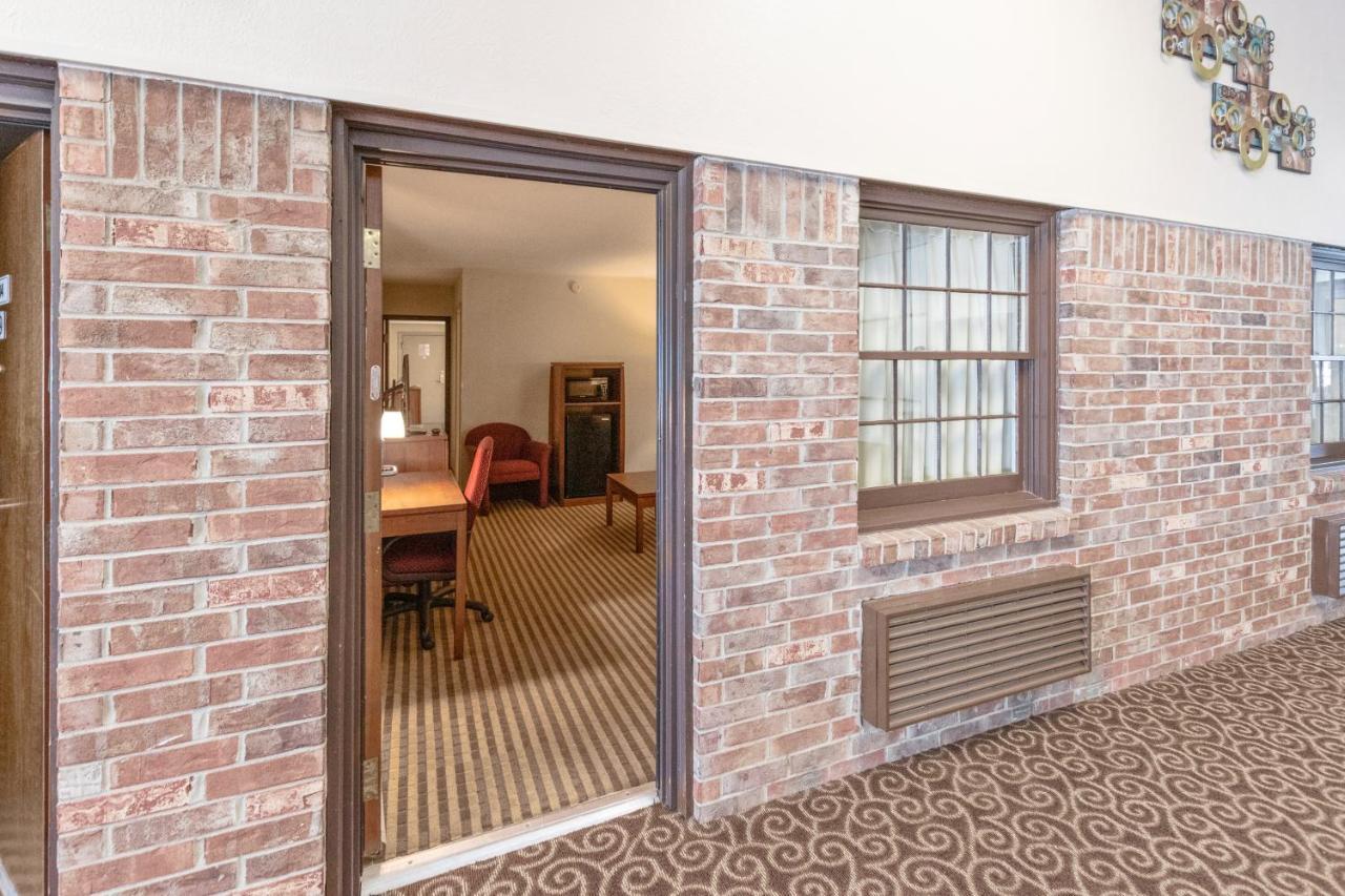 Eleven Boutique Llc Hotel